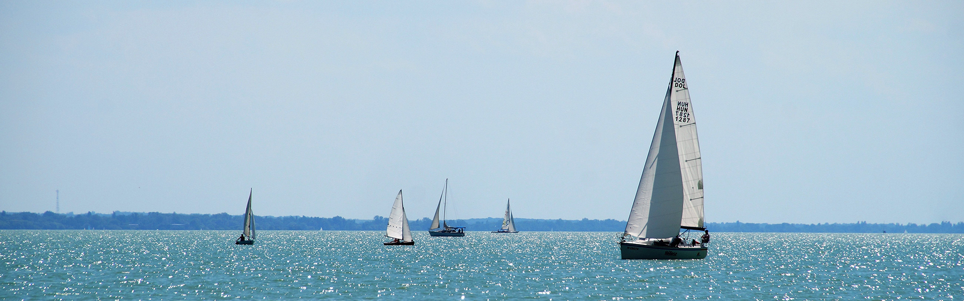 Vitorlások a Balatonon